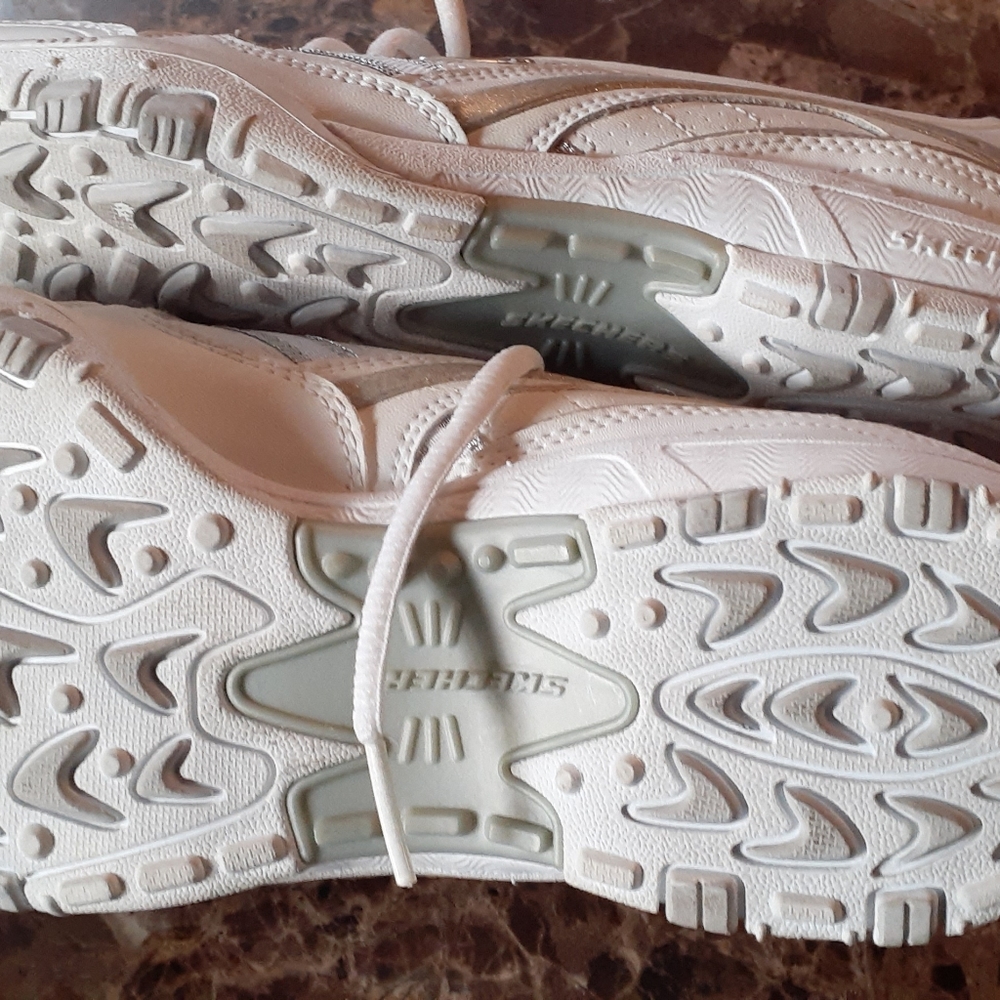 White sketchers